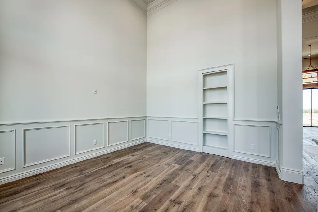Room with custom built-in shelving at Kings Estate.