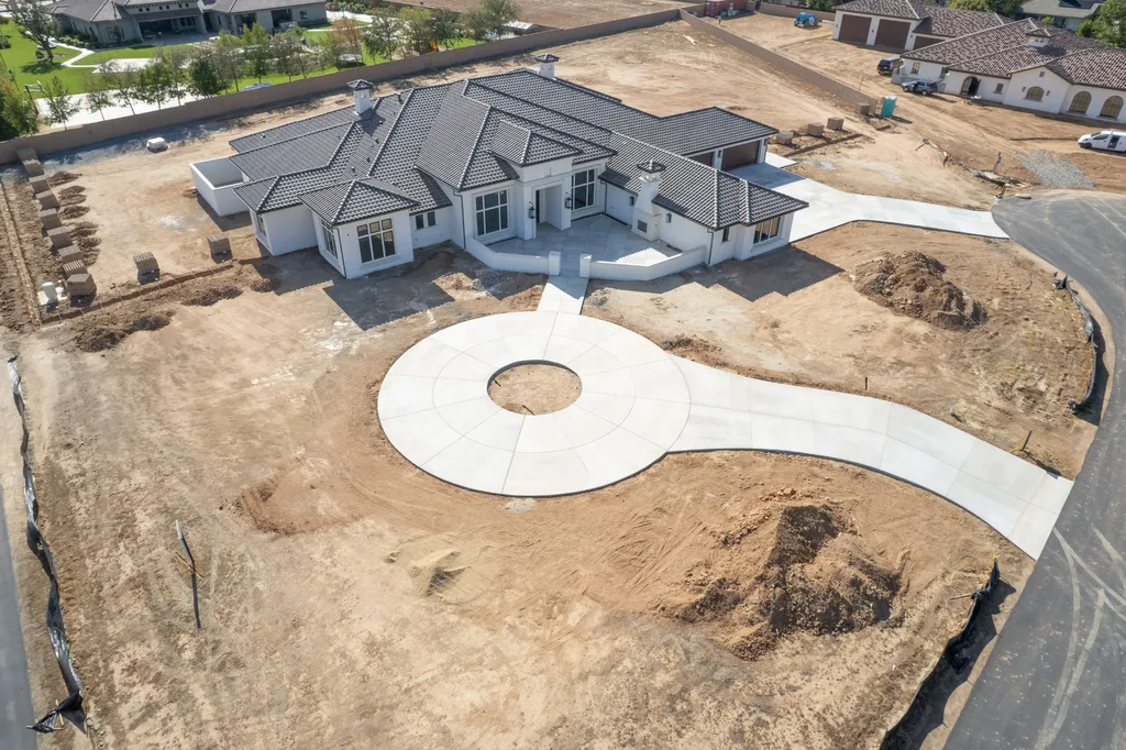 Aerial view of the circular drive and front elevation at Queens Estate.