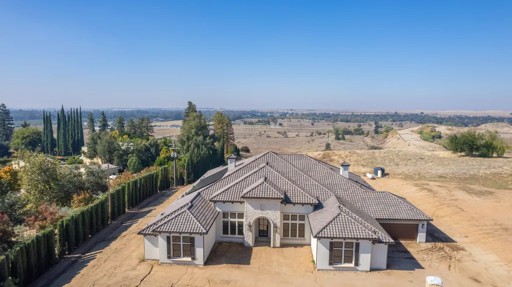 Aerial view of the front elevation and motor court at Willow Bluff Estate in Clovis, California.